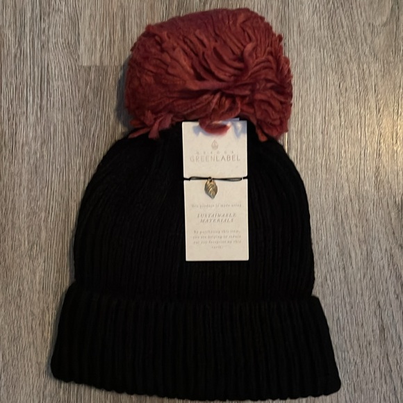 Eco Friendly Knit Hat + bracelet - Picture 1 of 11